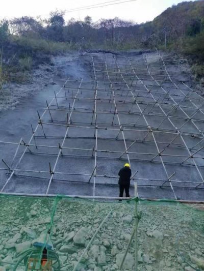 瀑布沟水电站黑马营地至大坝公司边坡治理工程