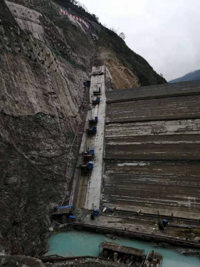 锅浪跷水电站大坝灌浆工程