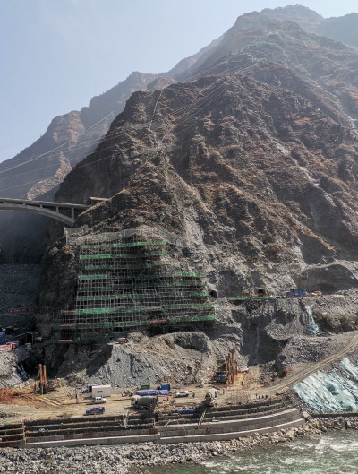 雅砻江卡拉水电站枢纽区危岩体治理工程