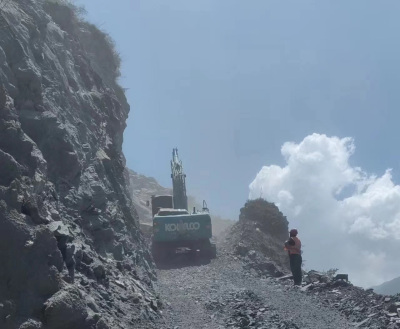 卡拉水电站左岸危岩体处理开挖工程